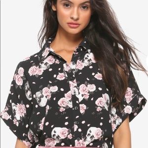 Hot Topic-SKULL & ROSES GIRLS OVERSIZED CROP